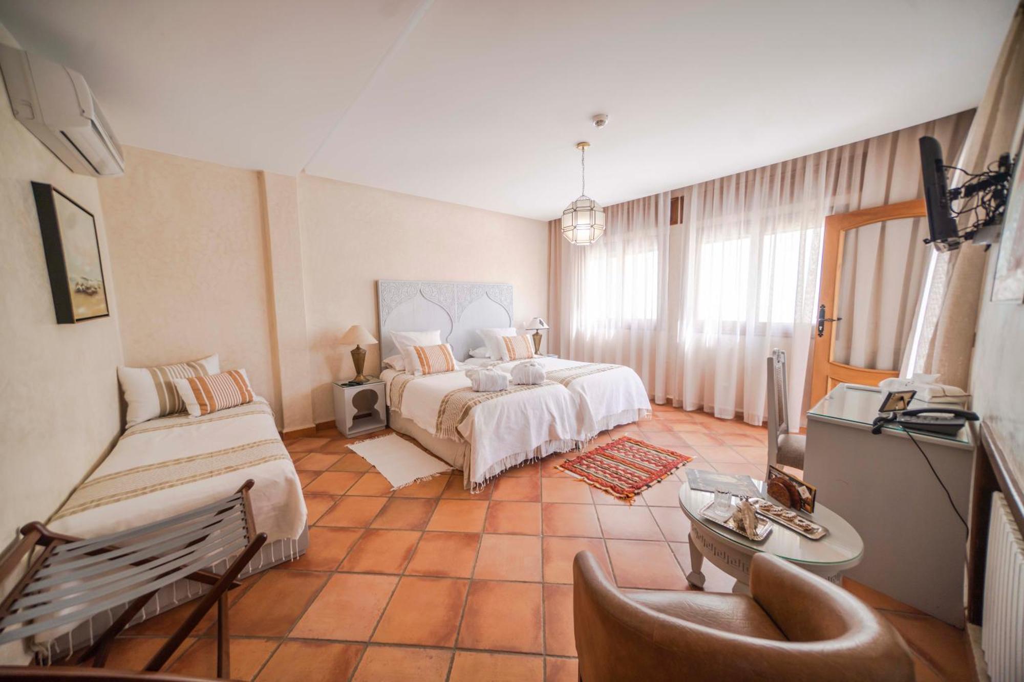 Standard Twin Room,1557751582:JPEG